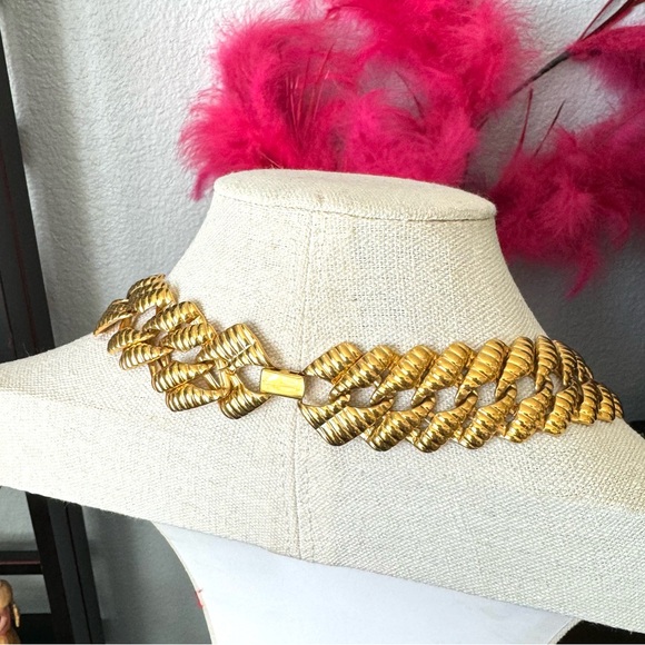 Napier Gold Vintage Collar Necklace - Picture 6 of 7